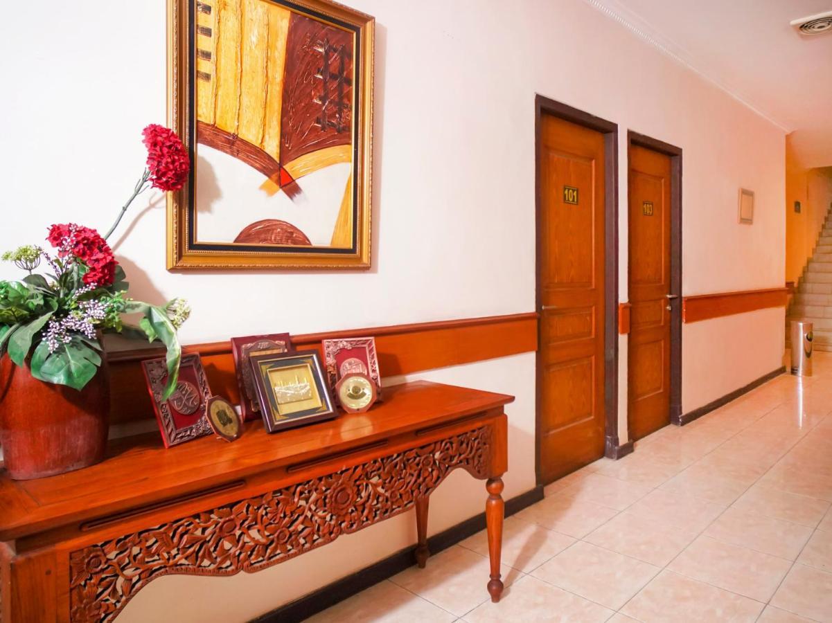 Capital O 142 Hotel Al Furqon Syariah Palembang Bagian luar foto