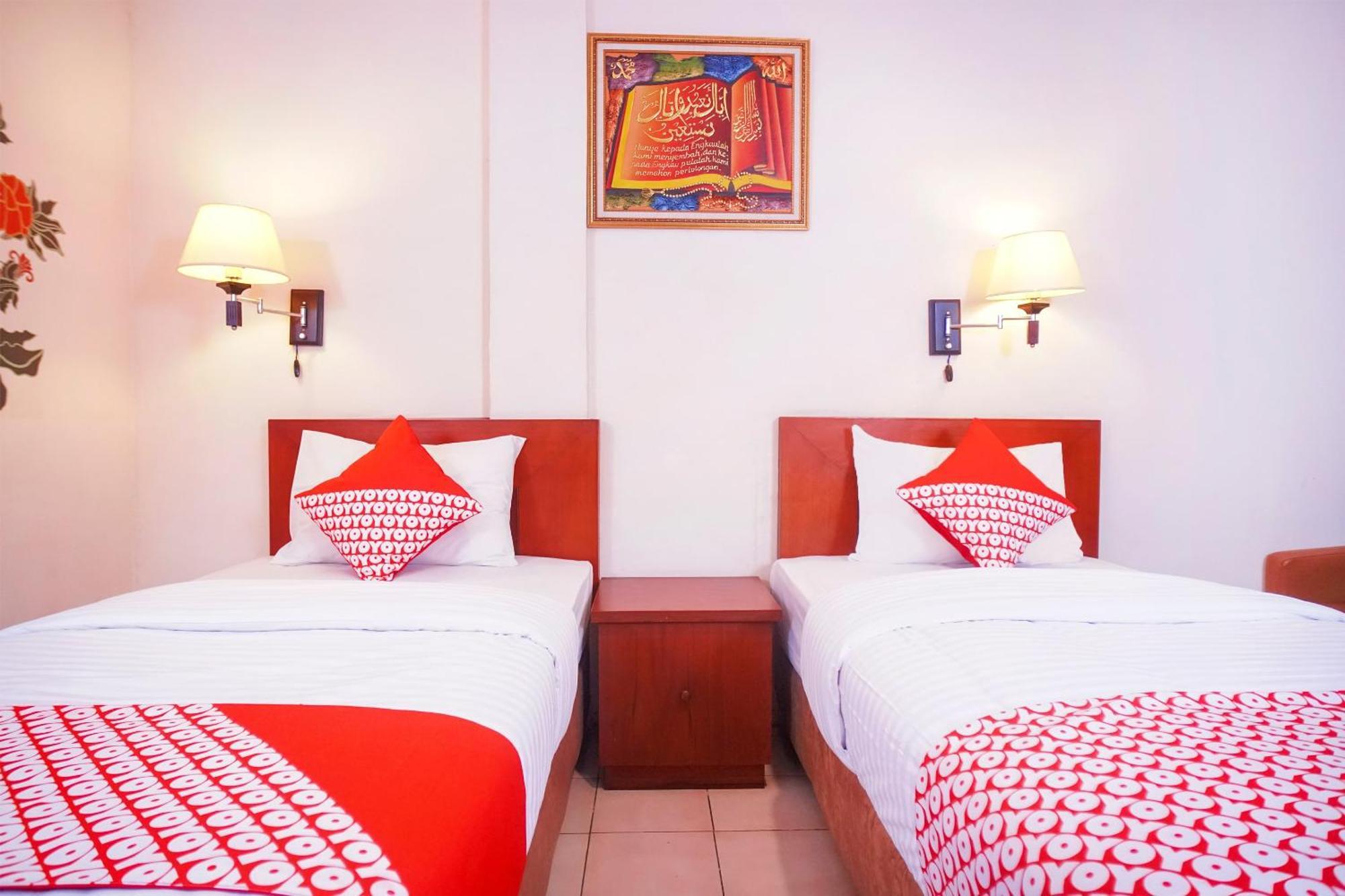 Capital O 142 Hotel Al Furqon Syariah Palembang Bagian luar foto