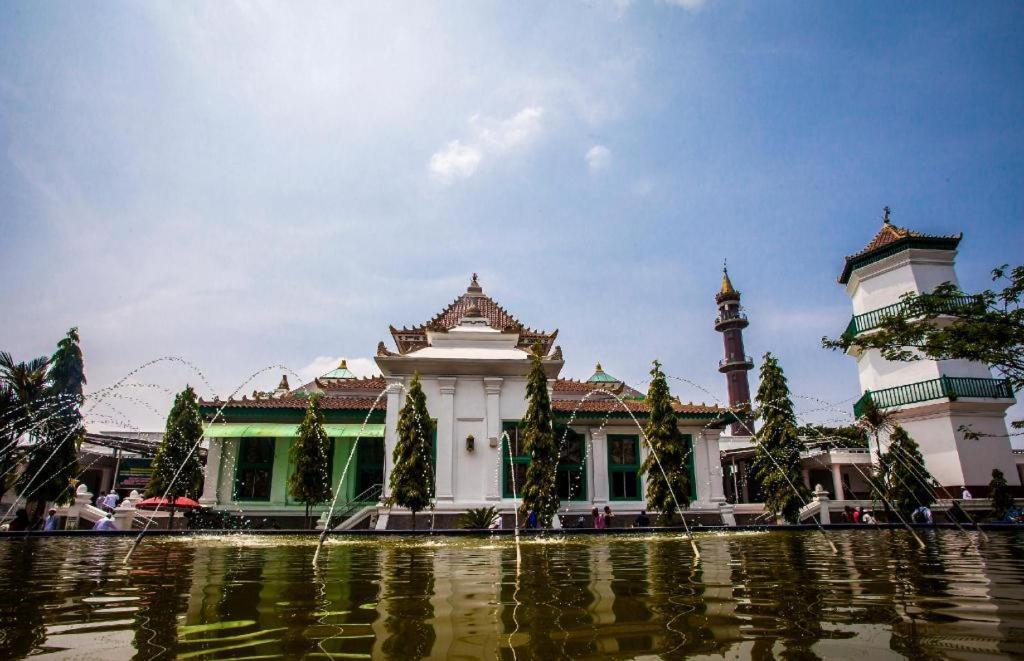 Capital O 142 Hotel Al Furqon Syariah Palembang Bagian luar foto